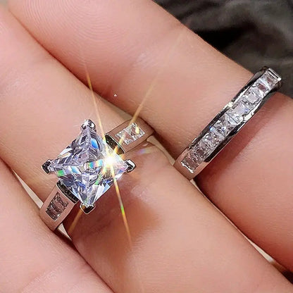 Eloria™ 2-Delt Ring Sæt med Prinsesseslebne Ste