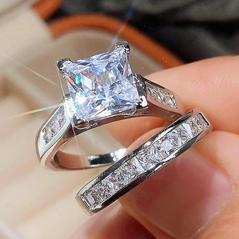 Eloria™ 2-Delt Ring Sæt med Prinsesseslebne Ste