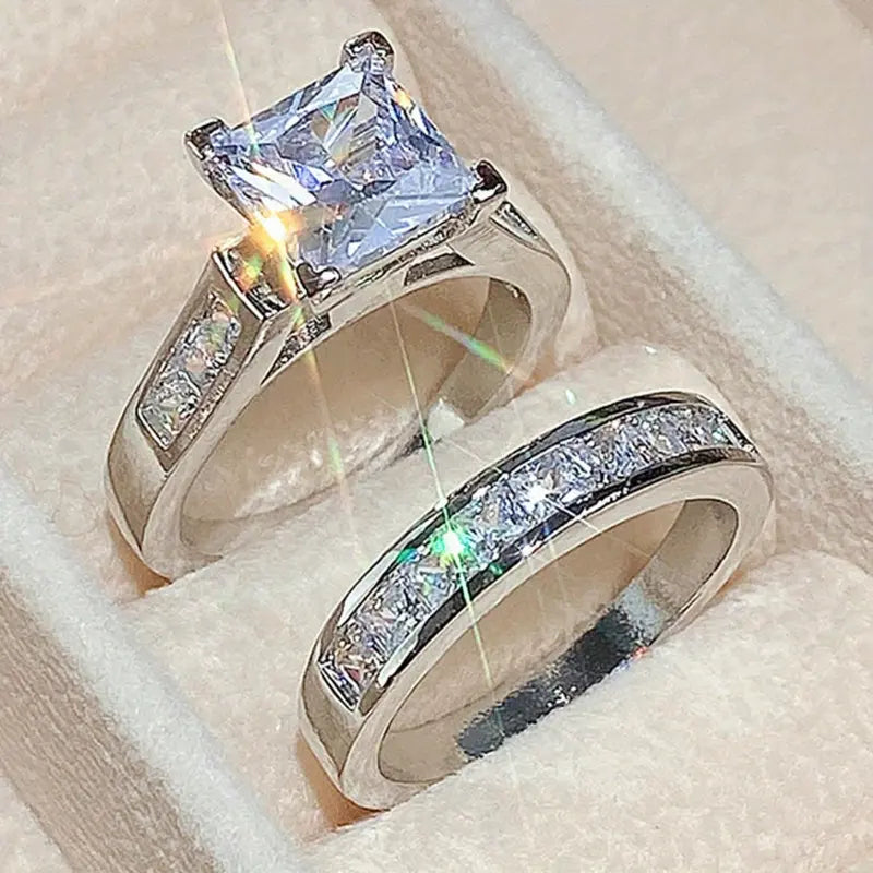 Eloria™ 2-Delt Ring Sæt med Prinsesseslebne Ste