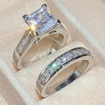 Eloria™ 2-Delt Ring Sæt med Prinsesseslebne Ste