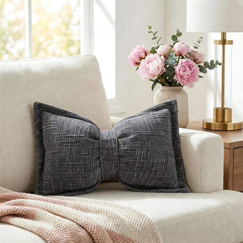 BowLuxe™ Sløjfepude i chenille